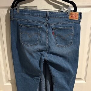 Levi's Women's Light Blue Straight Leg Jeans